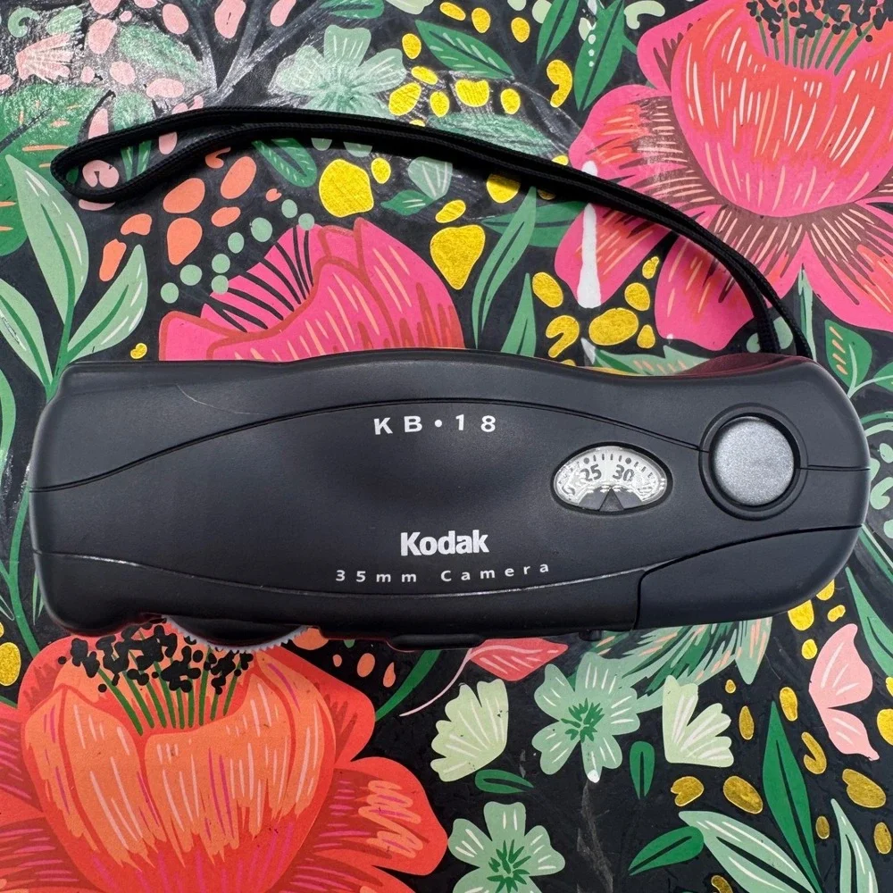 Kodak KB18 35mm Film Camera Black Point and Shoot Aspheric Lens Vintage Flash